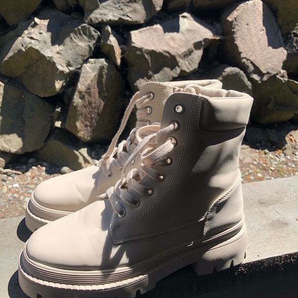 Shodazzel Tevos Women’s Cream Patent Leather Chunky Combat Boot Size 8.5 - Picture 6 of 12